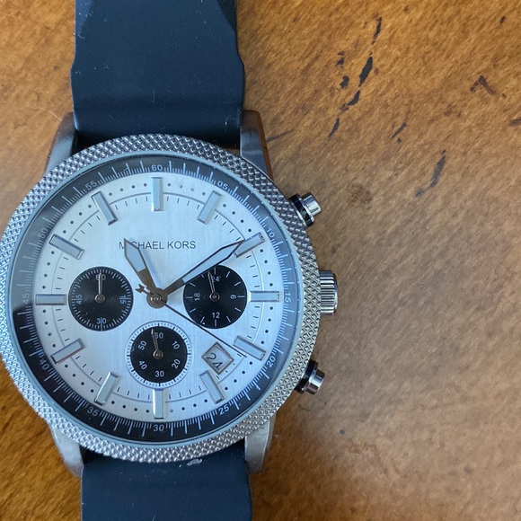 Micheal Kors - Picture 2 of 8